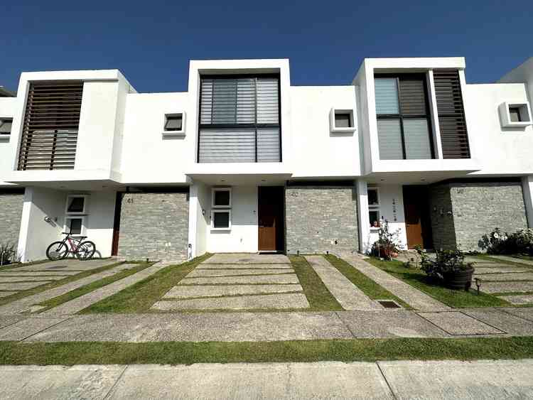 casa en venta avenida rincon del cielo valle dorado bahia de banderas nayarit p9upyyu